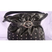 Bolso de mujer con tachas y elastico